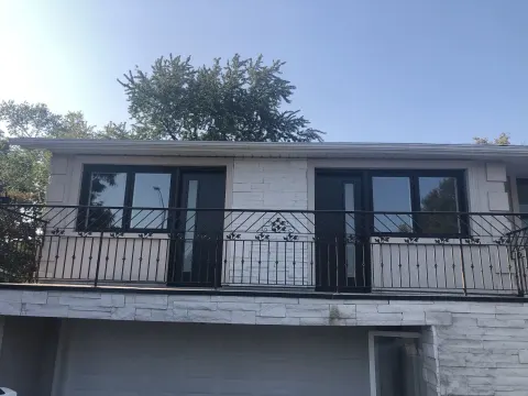 vinyl-windows-replacement-toronto-above-garage-apartment