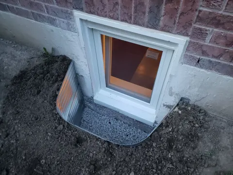 vinyl-windows-replacement-toronto-basement-tilt-and-turn